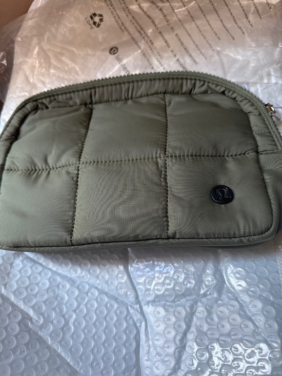 Handbags - Unisex Quilted Grid Belt-Bag Army Gteen 1.5 L NWOT